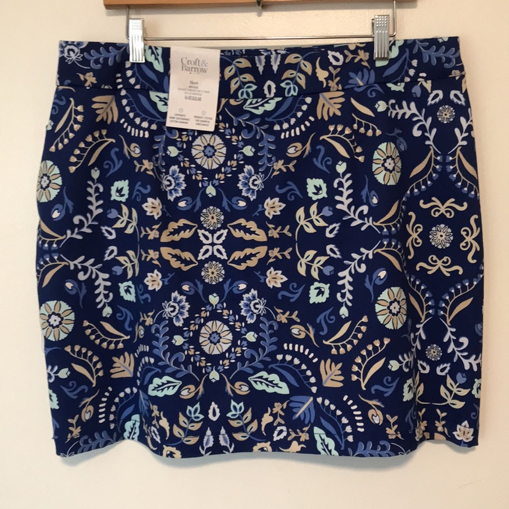 NEW Croft & Barrow Floral Blue Skort. 16 - Picture 6 of 8